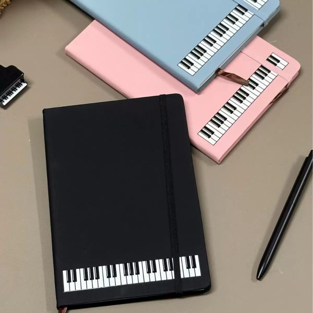 Blank Sheet Music Notebook - 音楽テーマノート ピアノスタイルジャーナル 文房具 日記帳 オフィス学習用品 レザープランナー