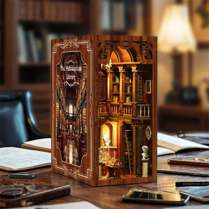Diy Wooden Book Nook Kit Shelf Insert - 哲学的なデザインの「カサ・ニュー」DIY木製ブックヌック・シェルフ・インサート・ミニチュアモデルキット。友人へのプレゼントに最適なブックエンド付きの本棚。