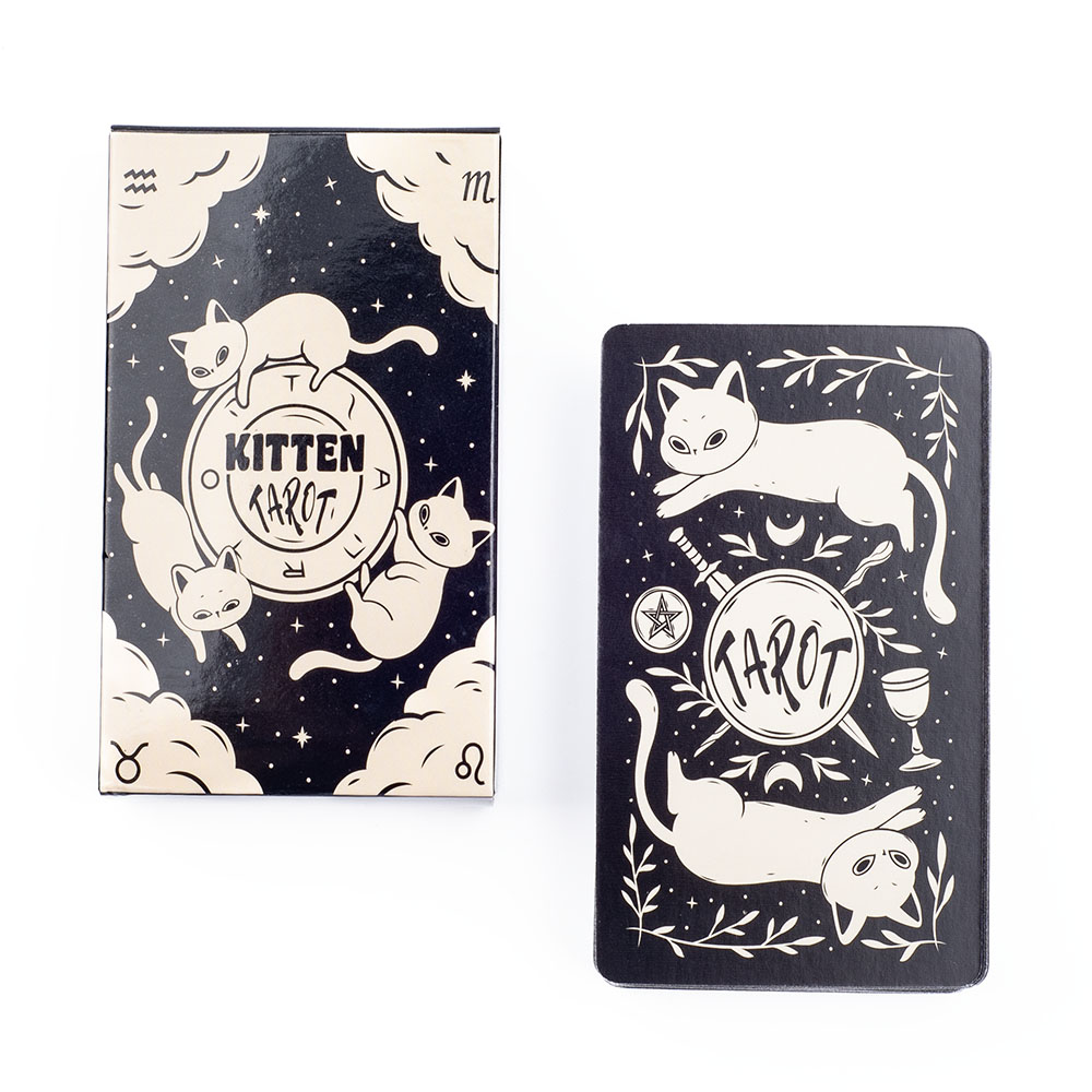 「子猫タロットカード」78枚入り。黒と白の可愛らしいデザイン - Tarot Deck With Guidebook のレビューと価格